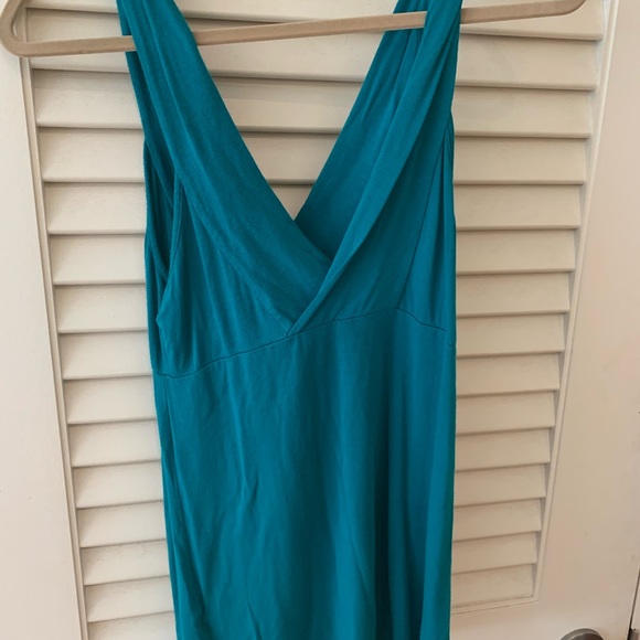 Old Navy cross front and back flowy tank top. Size Medium. Teal. - Picture 3 of 3